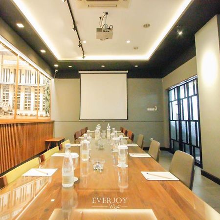 Ivory Hotel Bandung Exterior photo