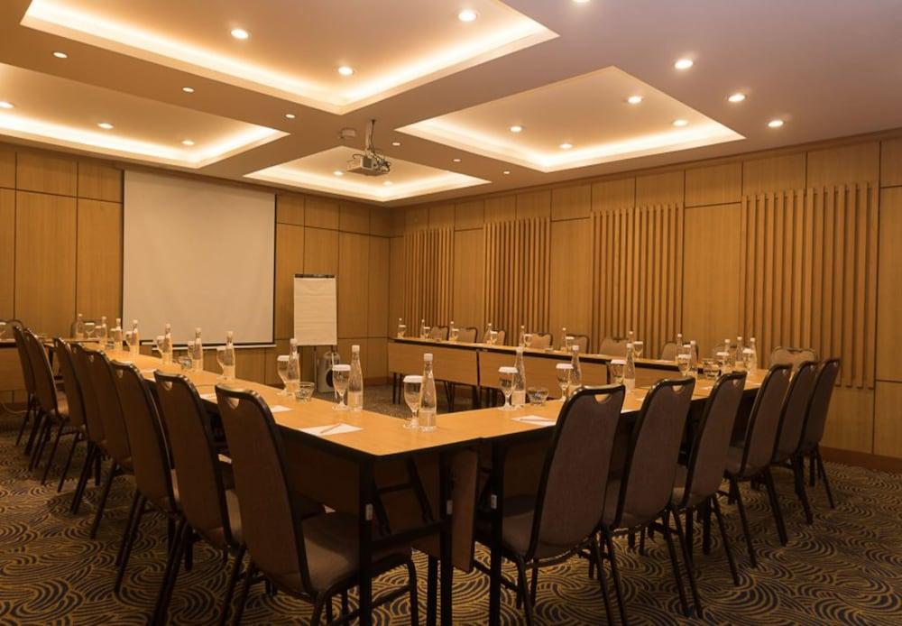 Ivory Hotel Bandung Exterior photo