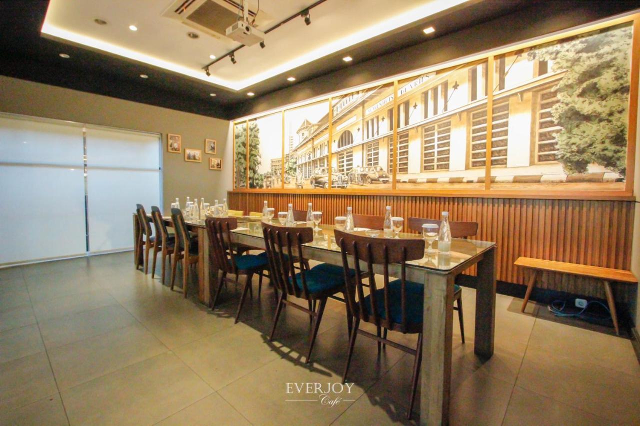 Ivory Hotel Bandung Exterior photo