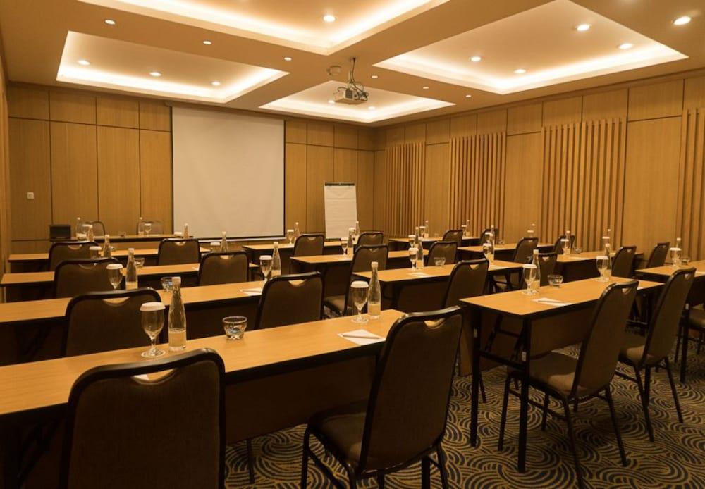 Ivory Hotel Bandung Exterior photo