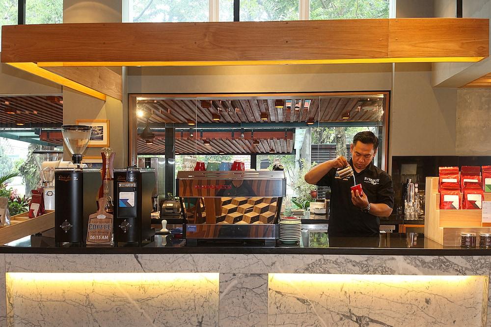 Ivory Hotel Bandung Exterior photo