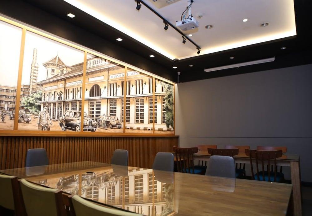 Ivory Hotel Bandung Exterior photo
