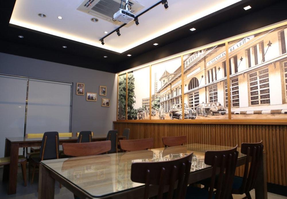 Ivory Hotel Bandung Exterior photo