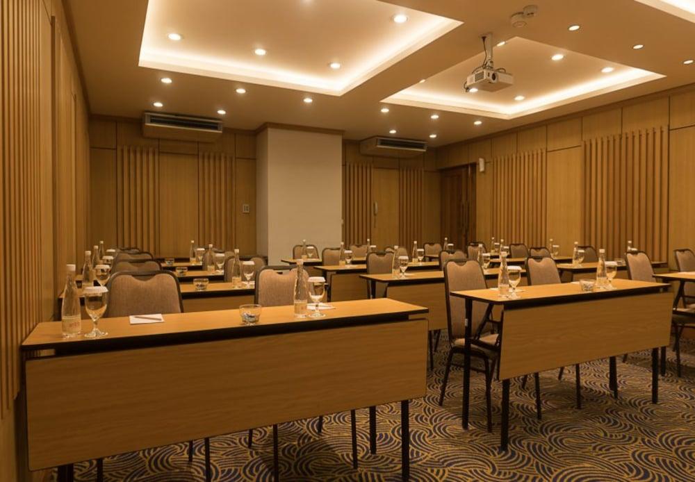 Ivory Hotel Bandung Exterior photo