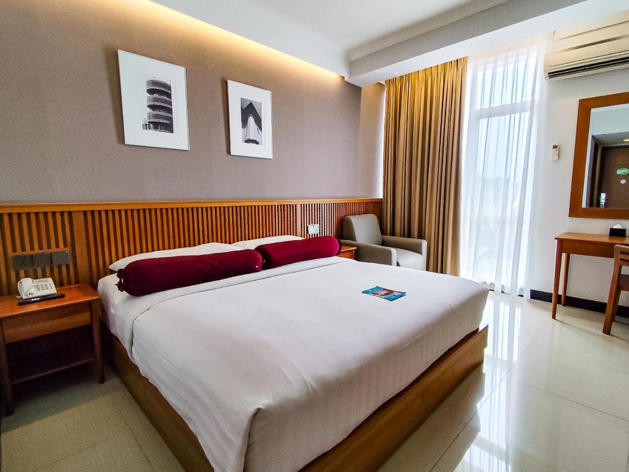 Ivory Hotel Bandung Exterior photo