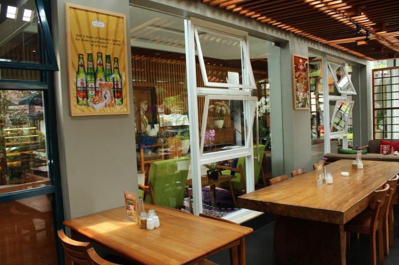 Ivory Hotel Bandung Exterior photo