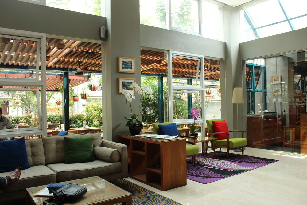 Ivory Hotel Bandung Exterior photo