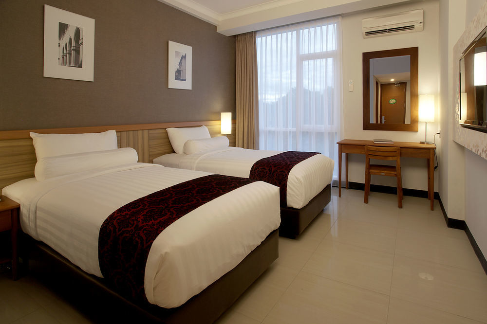 Ivory Hotel Bandung Exterior photo