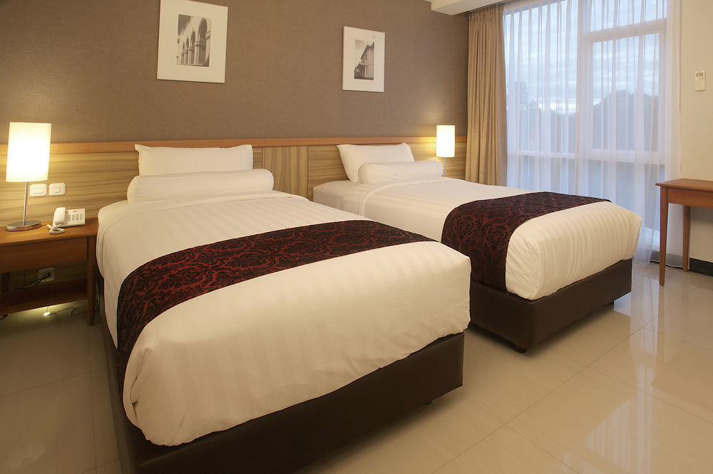 Ivory Hotel Bandung Exterior photo