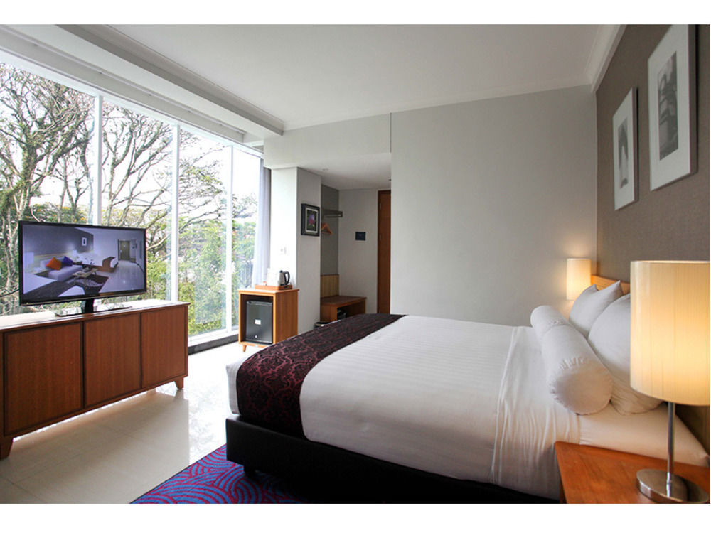 Ivory Hotel Bandung Exterior photo